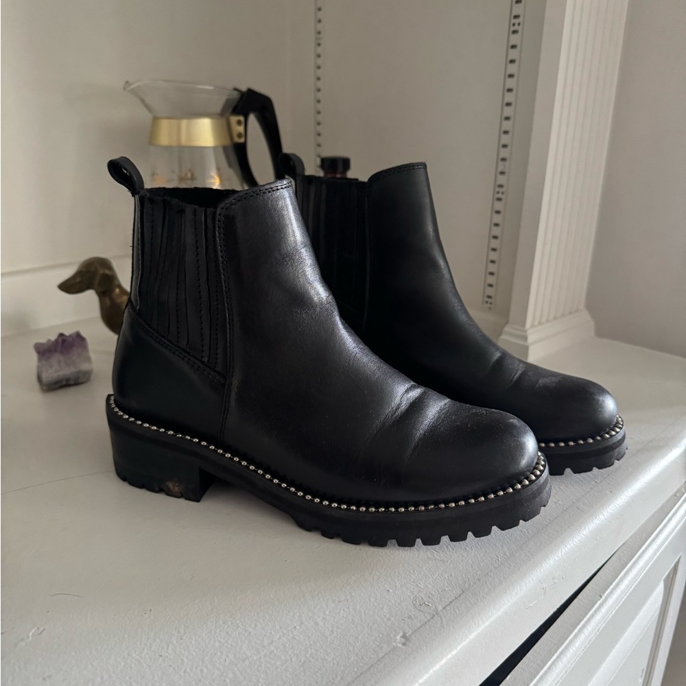 Steve Madden Black Leather Ankle Booties
